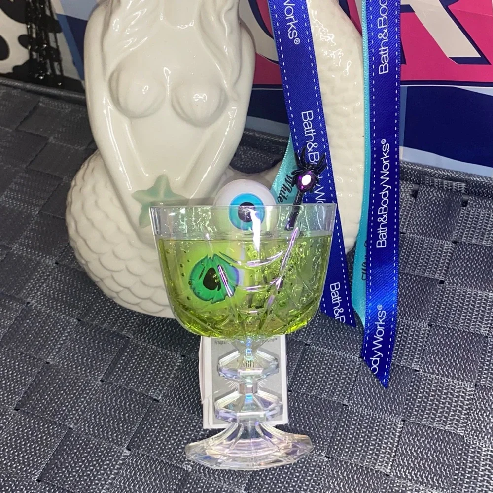 BATH AND BODY WORKS SPOOKY DRINK MULTICOLOR NIGHTLIGHT WALLFLOWER PLUG